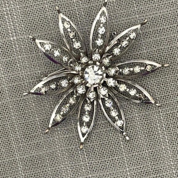 Vintage Starburst Rhinestone Brooch Silver Tone Clear Rhinestones - Picture 7 of 9